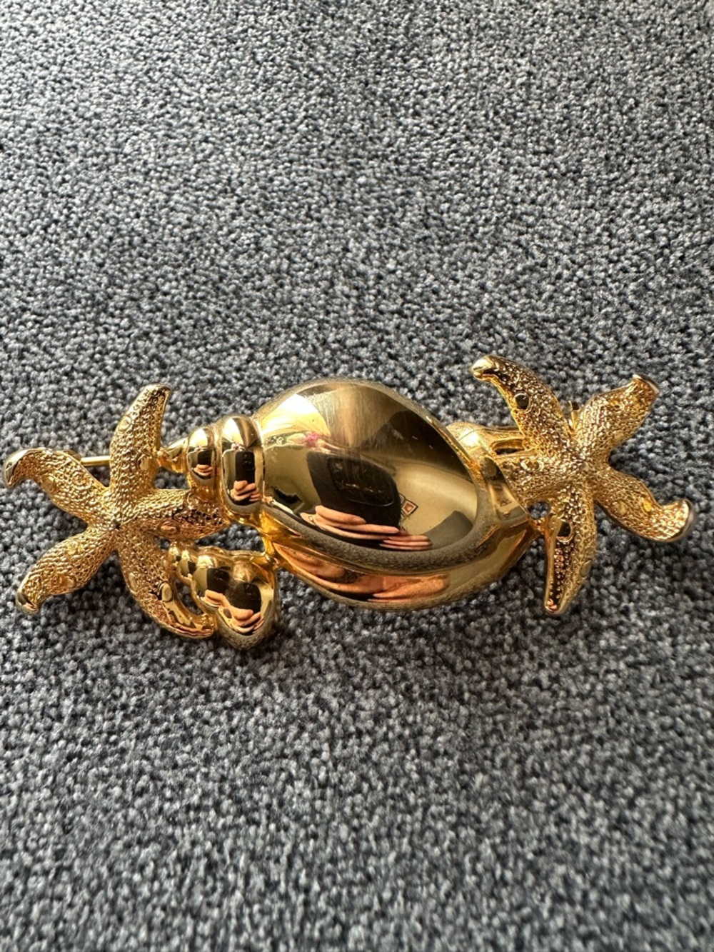 Casual Corner shell and stars pin brooch